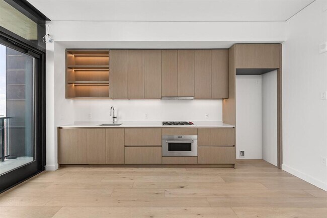 Building Photo - 610 Davis St