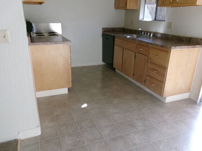 Building Photo - 3140