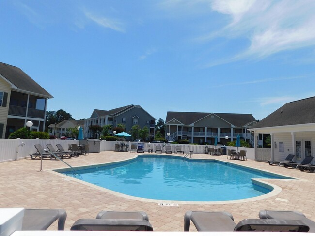 Building Photo - 5870 Longwood Dr