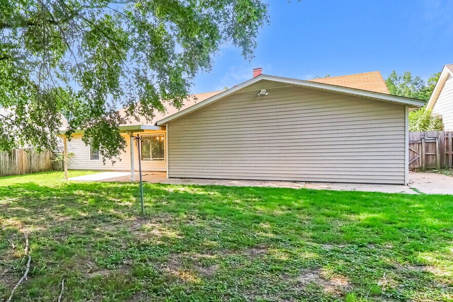 Building Photo - 7133 Butterfly Dr