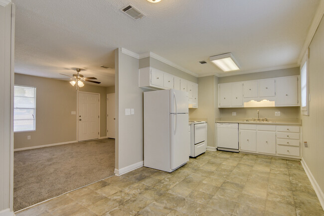 Building Photo - 3 Bedroom Augusta Home