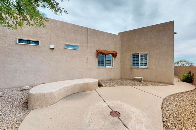 Building Photo - SE Rio Rancho 3 Bedroom  2 bath  2 car garage