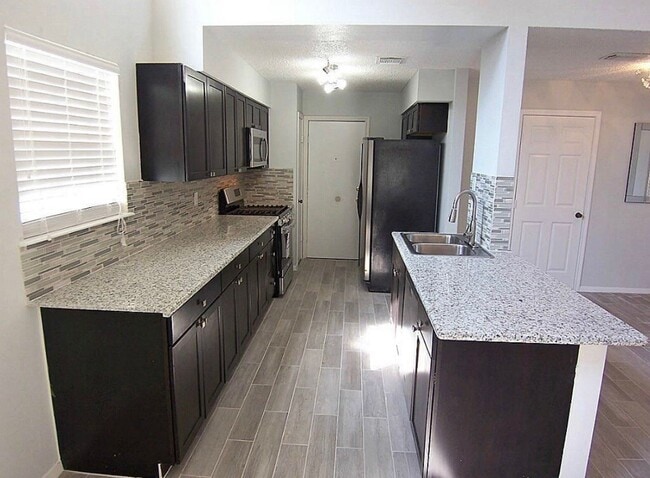 Building Photo - 1415 Grand Jct Dr