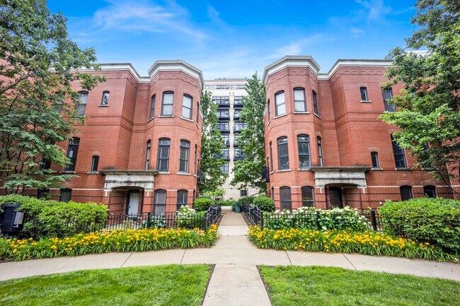 Building Photo - 948 W 15th Pl