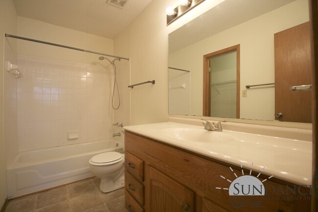 Building Photo - Nice 3 Bedroom Home Close to Both Bases