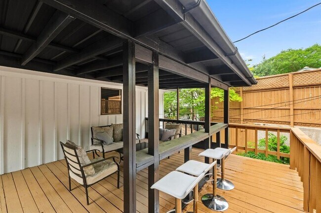 Building Photo - 3520 Highland View Dr