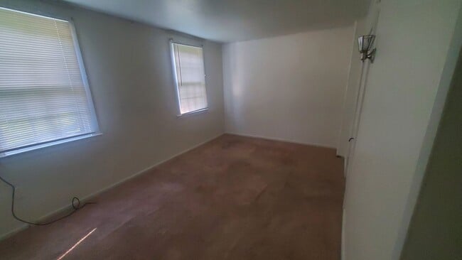 Building Photo - 13 Riley Manor Cir
