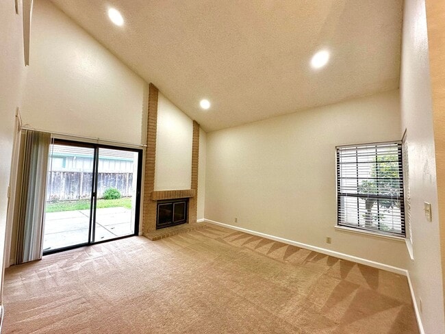 Building Photo - COMING SOON! | $3,690 / 3 BR - GORGEOUS THREE BEDROOM HOME IN PARKMONT AREA OF CENTRAL FREMONT