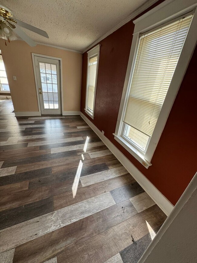 Building Photo - 416 Cascade St