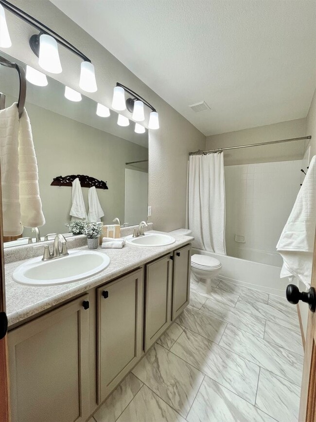 Building Photo - Stetson Hills Spacious Stunner! 4 bed, 3 b...