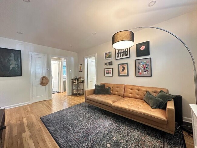 Building Photo - 2 bedroom in SUNNYSIDE NY 11104