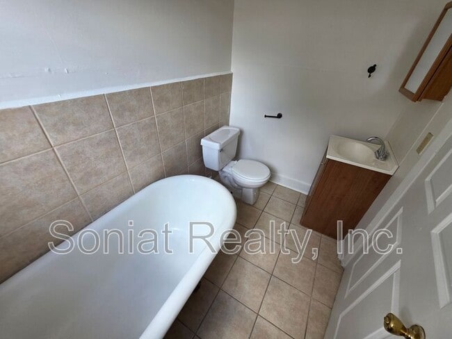 Building Photo - 516 S Genois St