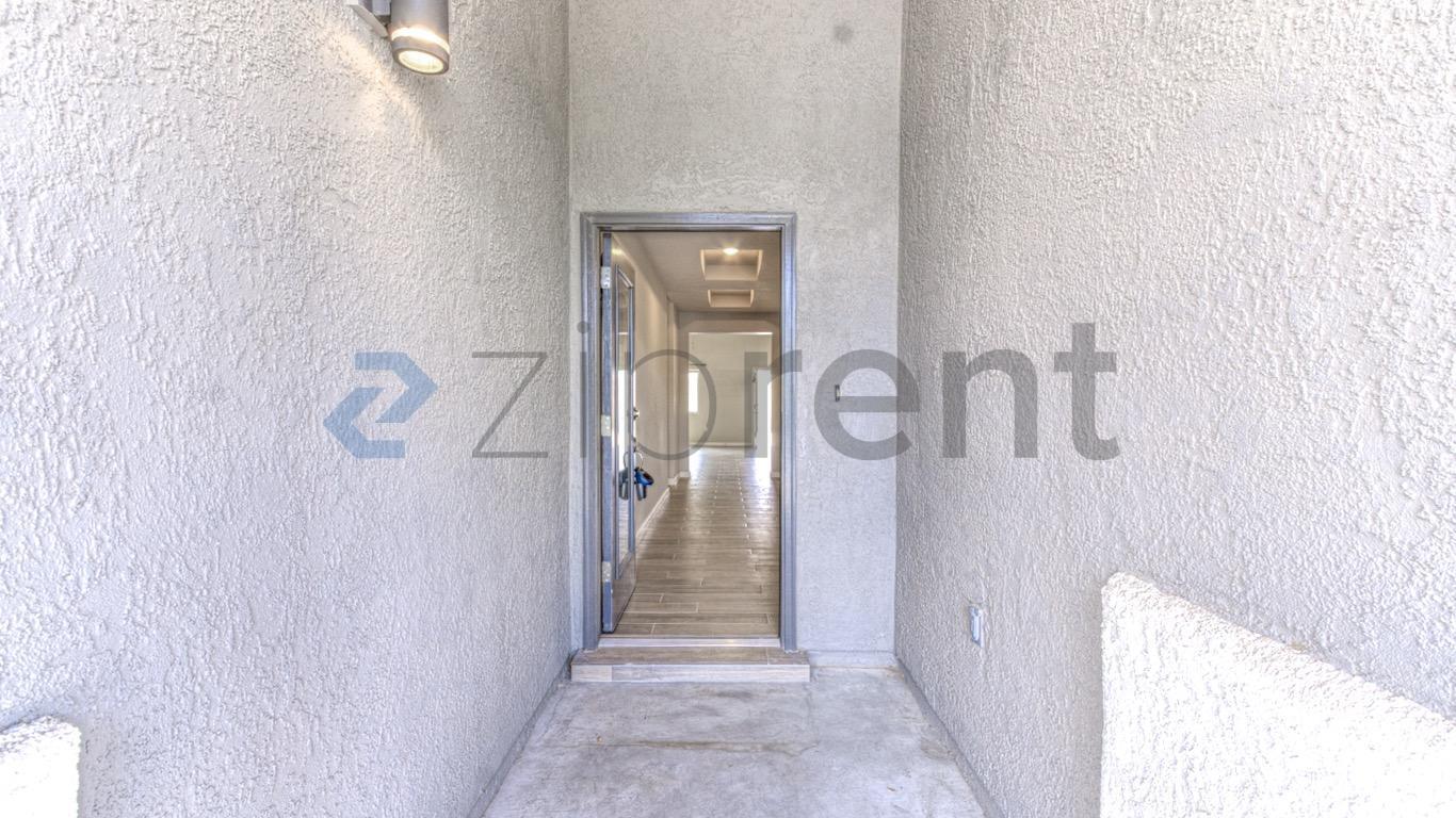 Building Photo - Unit
