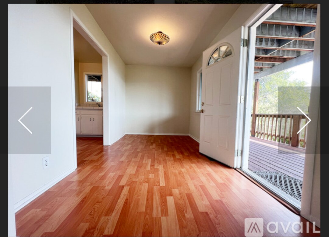 Front door and dining area - 44 Reed Ranch Rd