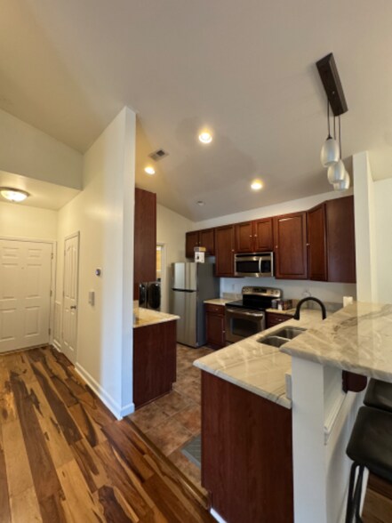 Building Photo - 11719 Ridgeway Park Dr