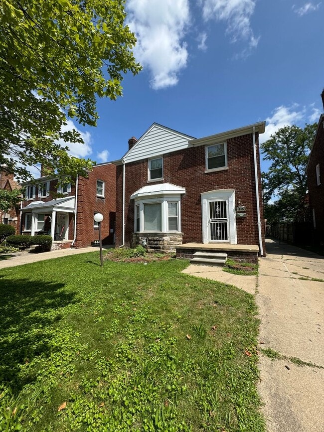 Building Photo - 18260 Sorrento Ave
