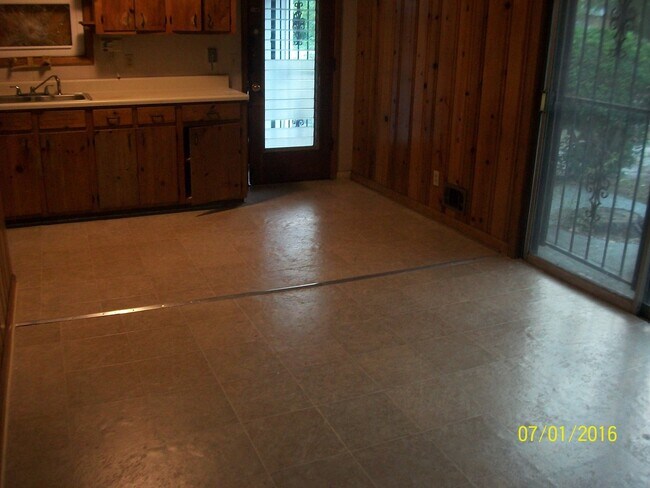 Building Photo - 2851 Wells Dr