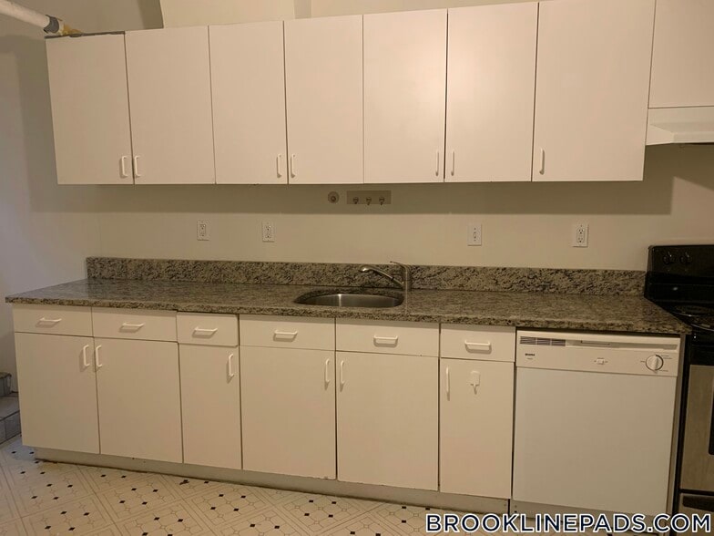 Building Photo - 208 Winthrop Rd