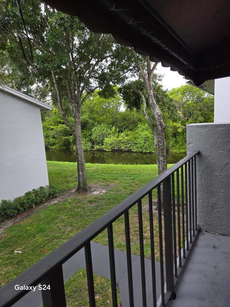 Building Photo - 1141 Lake Victoria Dr