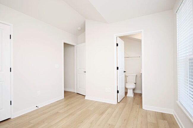 Building Photo - Dog-Friendly End-Unit Townhome in Desirable Old Trail, Crozet