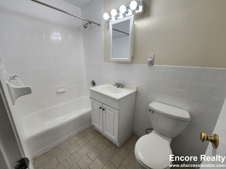 Building Photo - 34 Gardner St