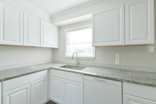 Building Photo - 1206 Houston Ave