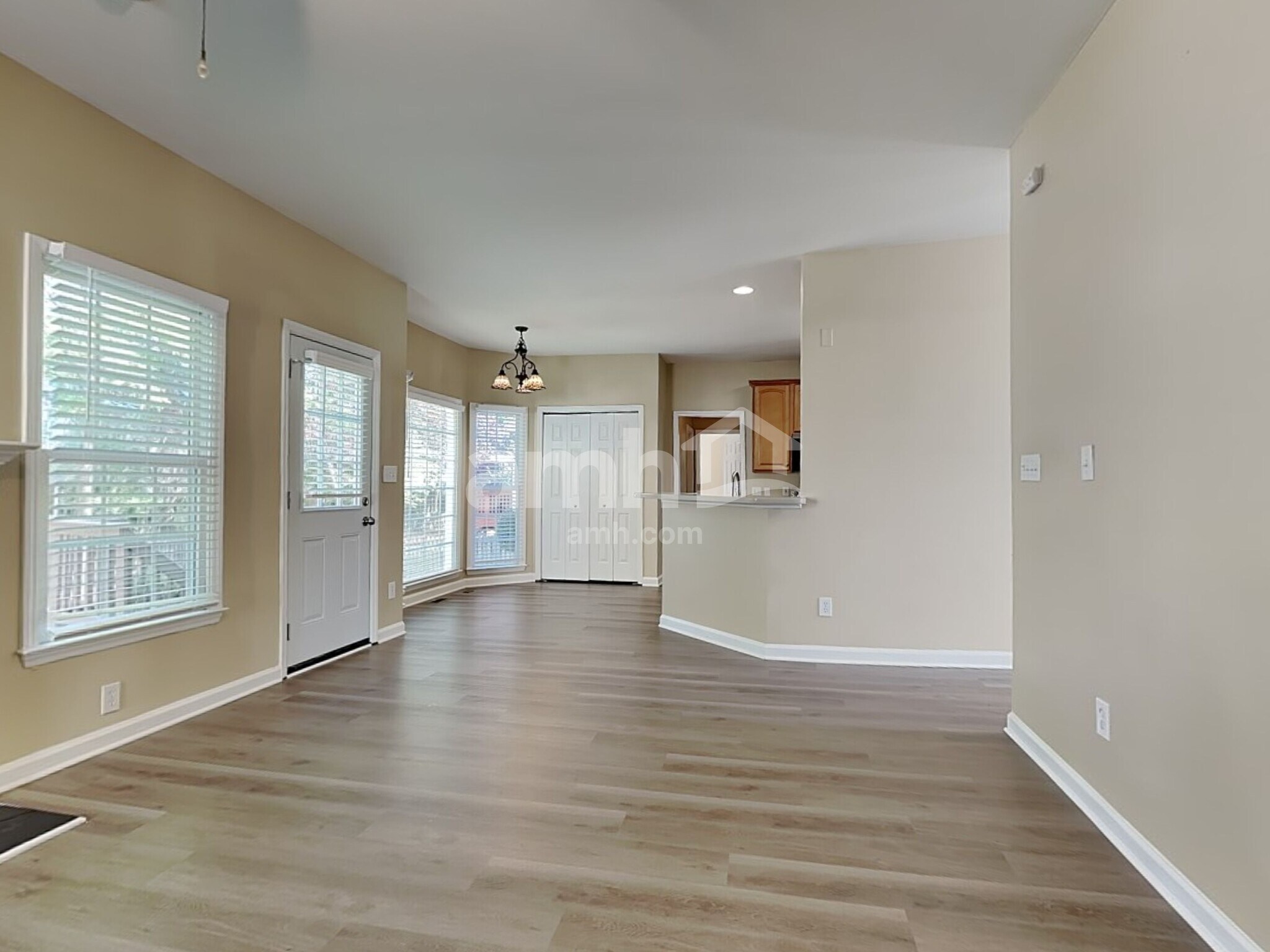 Building Photo - 5705 Beargrass Ln