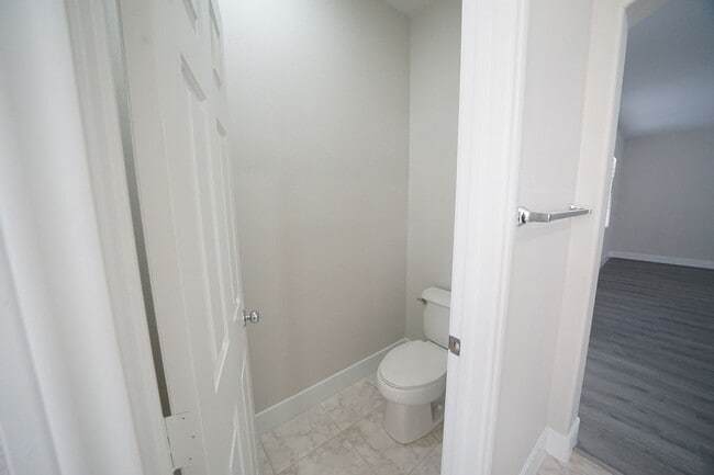 Building Photo - SHOWINGS AVAILABLE NOW