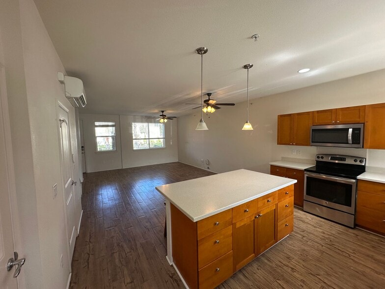 Primary Photo - 540 Manawai St