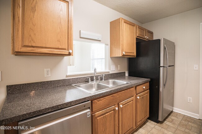 Building Photo - 12449 Long Lake Dr N