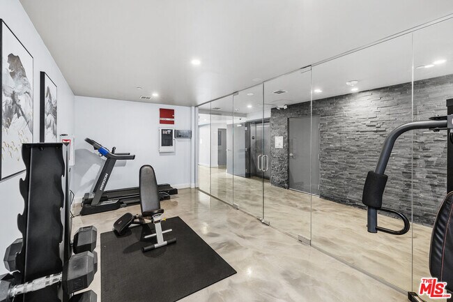 Building Photo - 5229 Willowcrest Ave