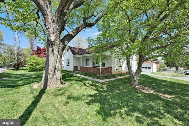 Building Photo - 27 Roselle Ave