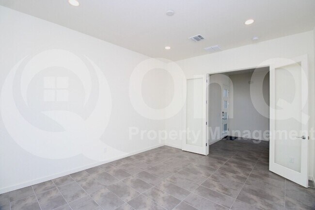 Building Photo - 1222 E La Mirada Dr