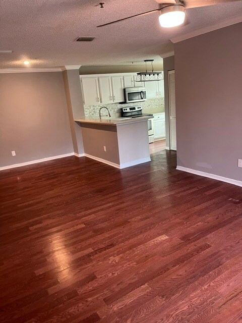 Building Photo - 4001 Crockers Lake Blvd