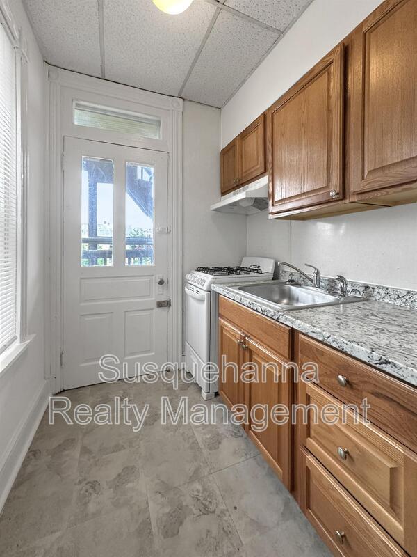 Building Photo - 344 N Mulberry St