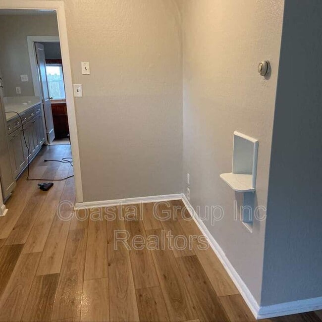 Building Photo - 5224 Silvey Dr