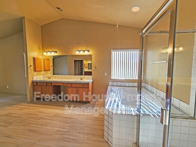 Building Photo - 3280 E Winery Rd