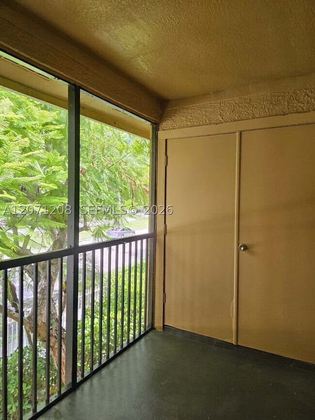 Building Photo - 10440 SW 156th Ct