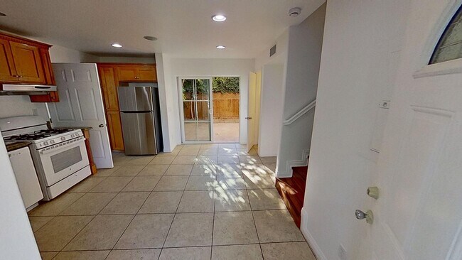 Building Photo - 415 W De La Guerra St