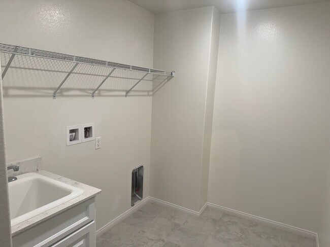 Building Photo - 28582 Buttercup Way
