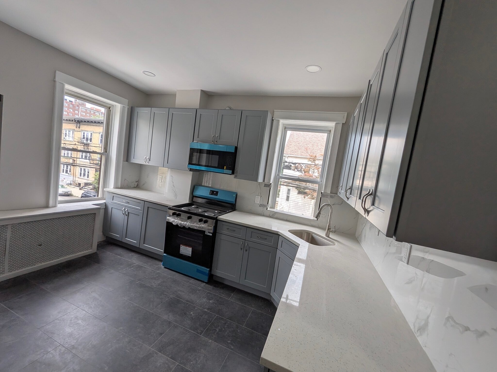 Building Photo - 295 Avenue B