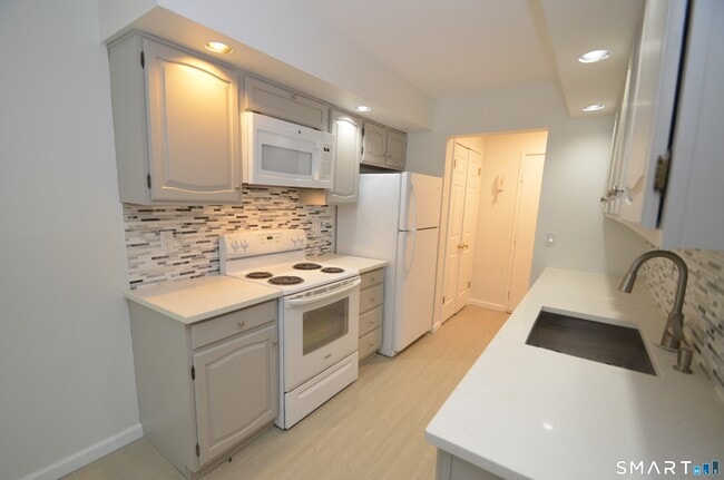 Building Photo - 125 Warner Hill Rd