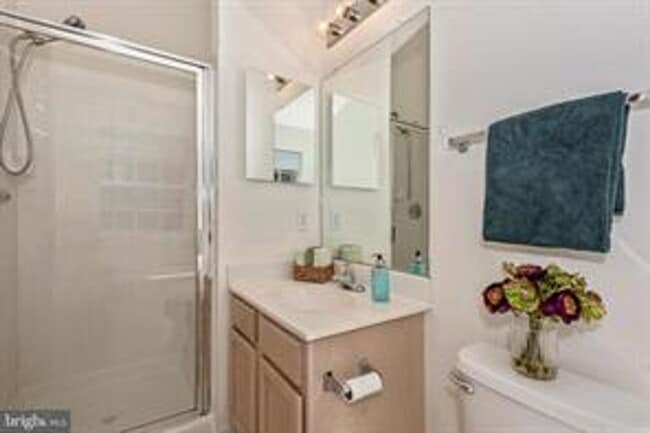 Building Photo - WELL MAINTAINED TOWNHOUSE WITH ONE CAR GARAGE, DECK,