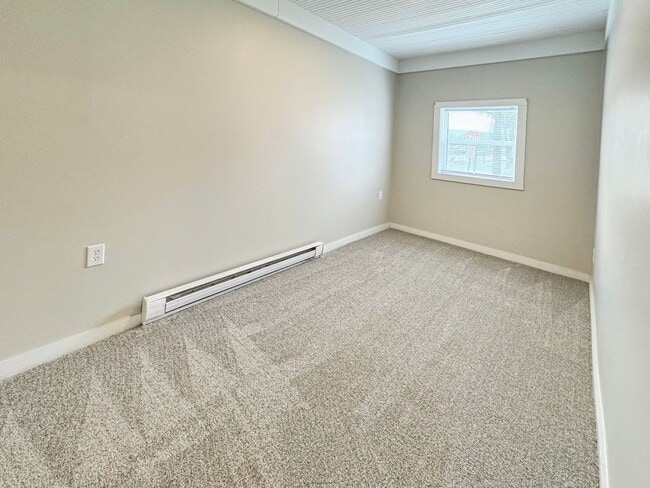 Building Photo - 200 Danis St