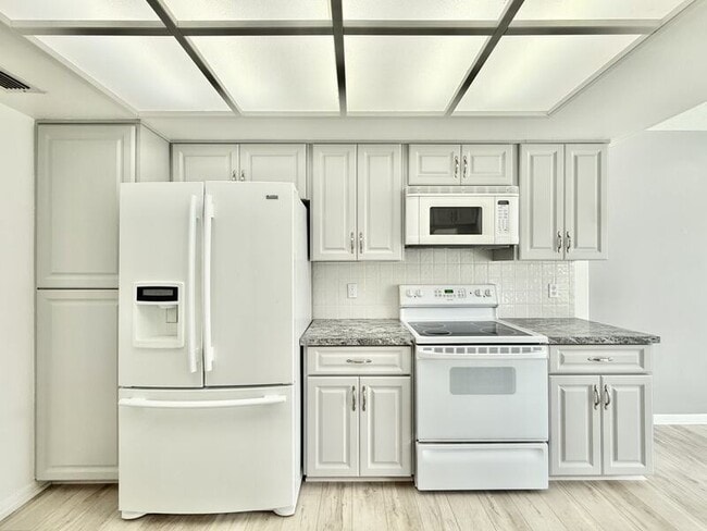 Building Photo - 13642 Dunwoody Ct