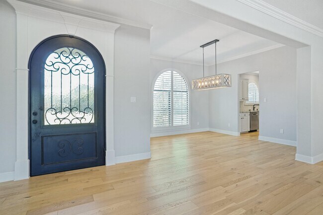 Building Photo - 13297 Roanoke Rd