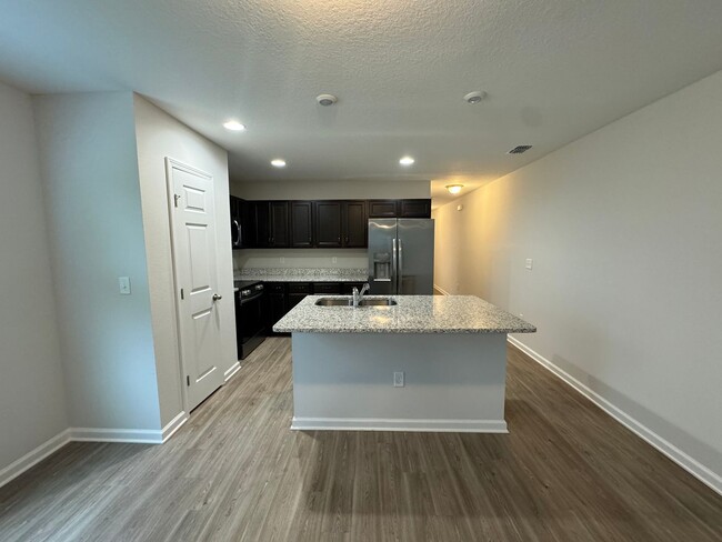 Building Photo - 1/2 Off the 1st Months Rent! 3/2.5 Duplex ...