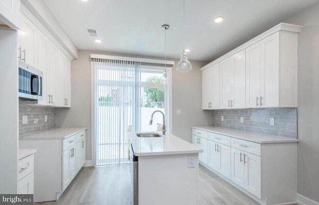 Primary Photo - 2548 N Howard St