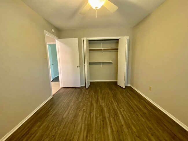 Building Photo - 7219 Scenic Brook Dr