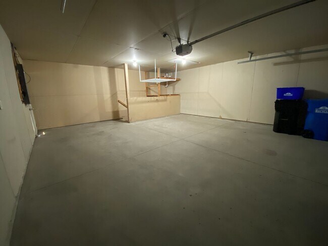 Building Photo - 3 Bedroom Twinhome near the New Sandford Hospital!!